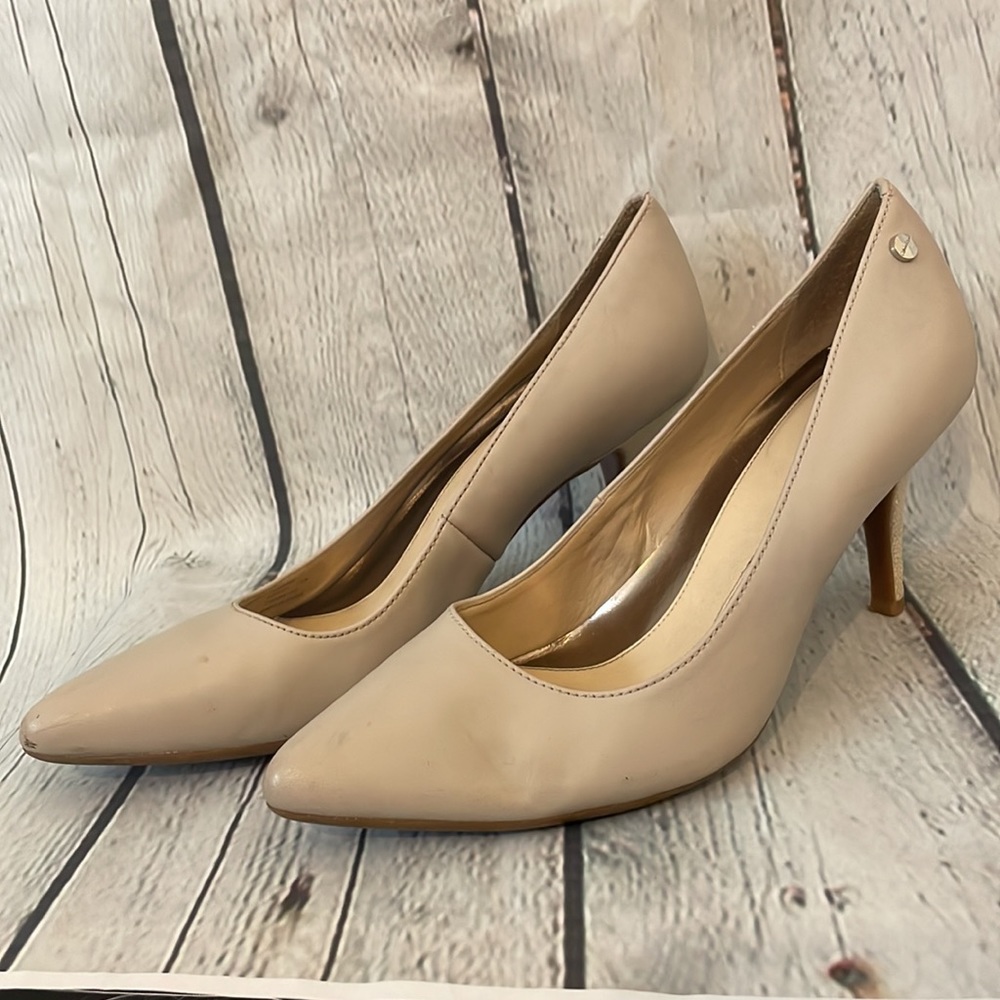 Calvin Klein Pointed Toe pumps